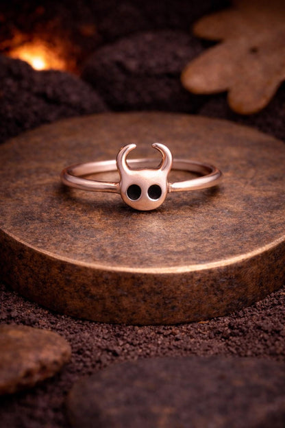 Hornet Knight Band Ring