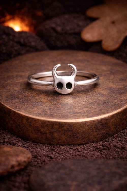 Hornet Knight Band Ring